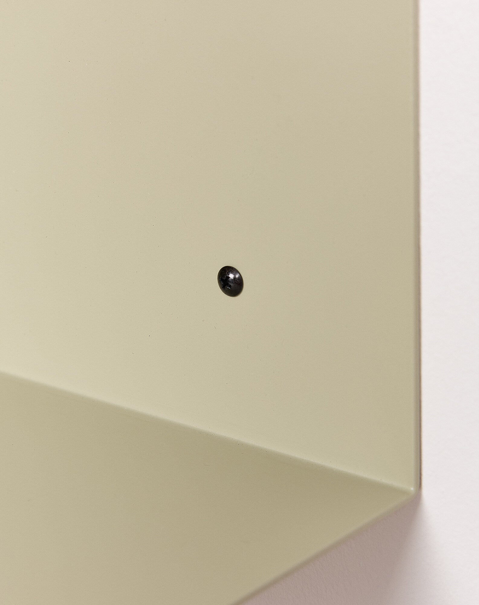 Mesita de noche de pared de acero
