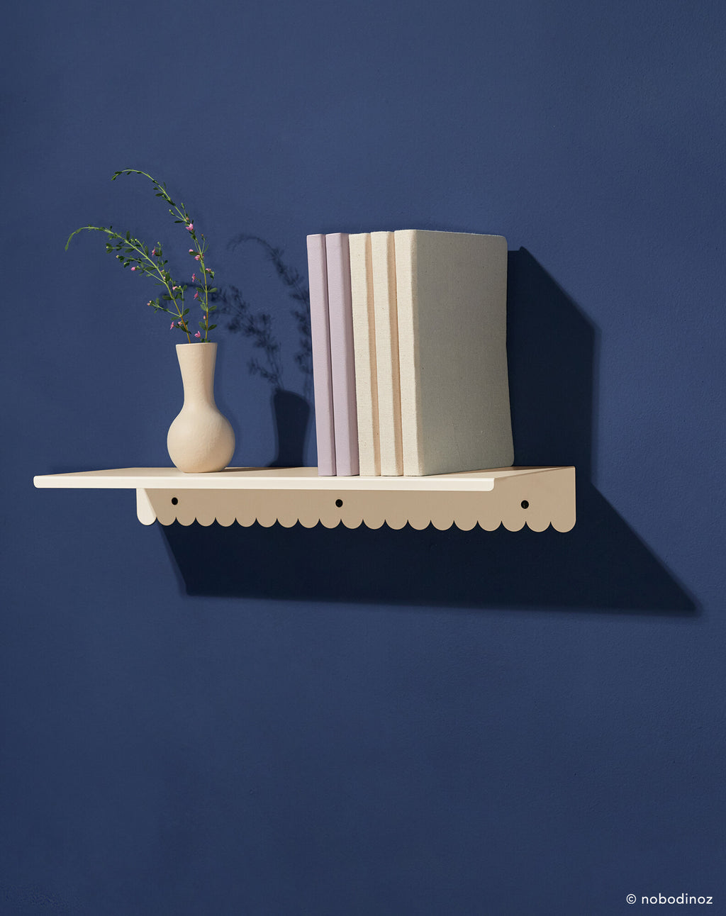 Estantería de pared de acero lacado grande