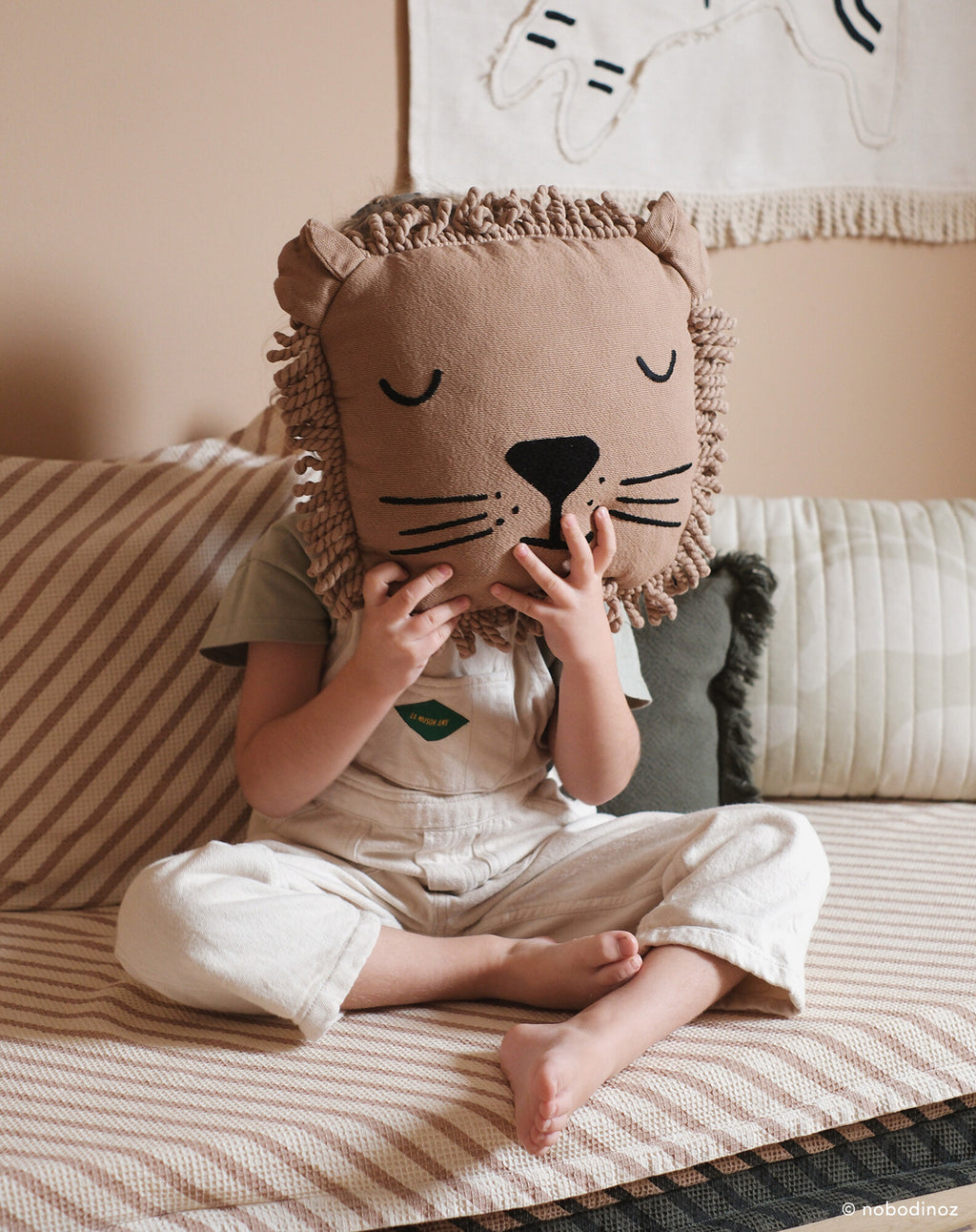 Coussin brodé Lion Landscape