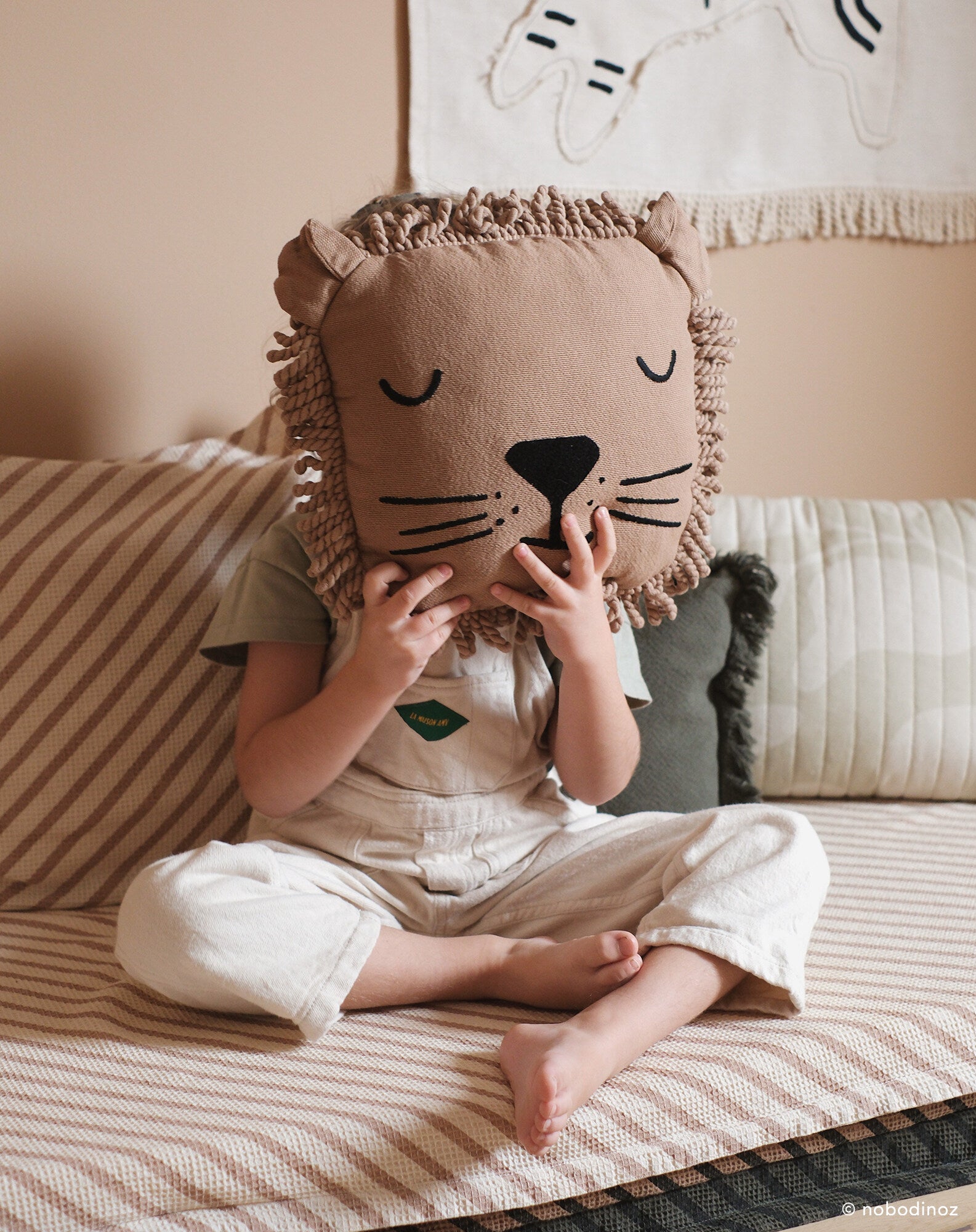 Coussin brodé Lion Landscape