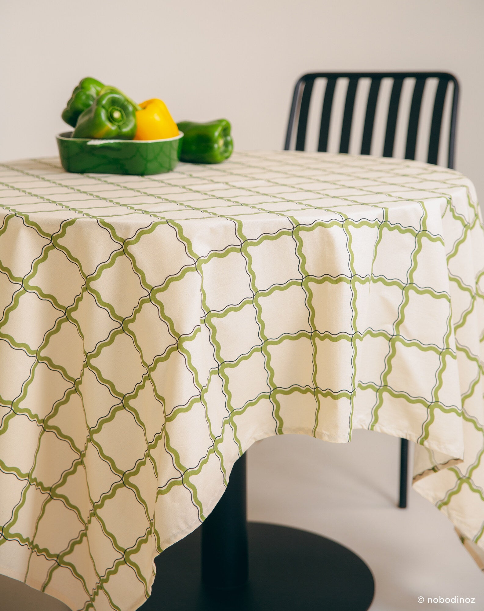 Square table cloth 150 cm