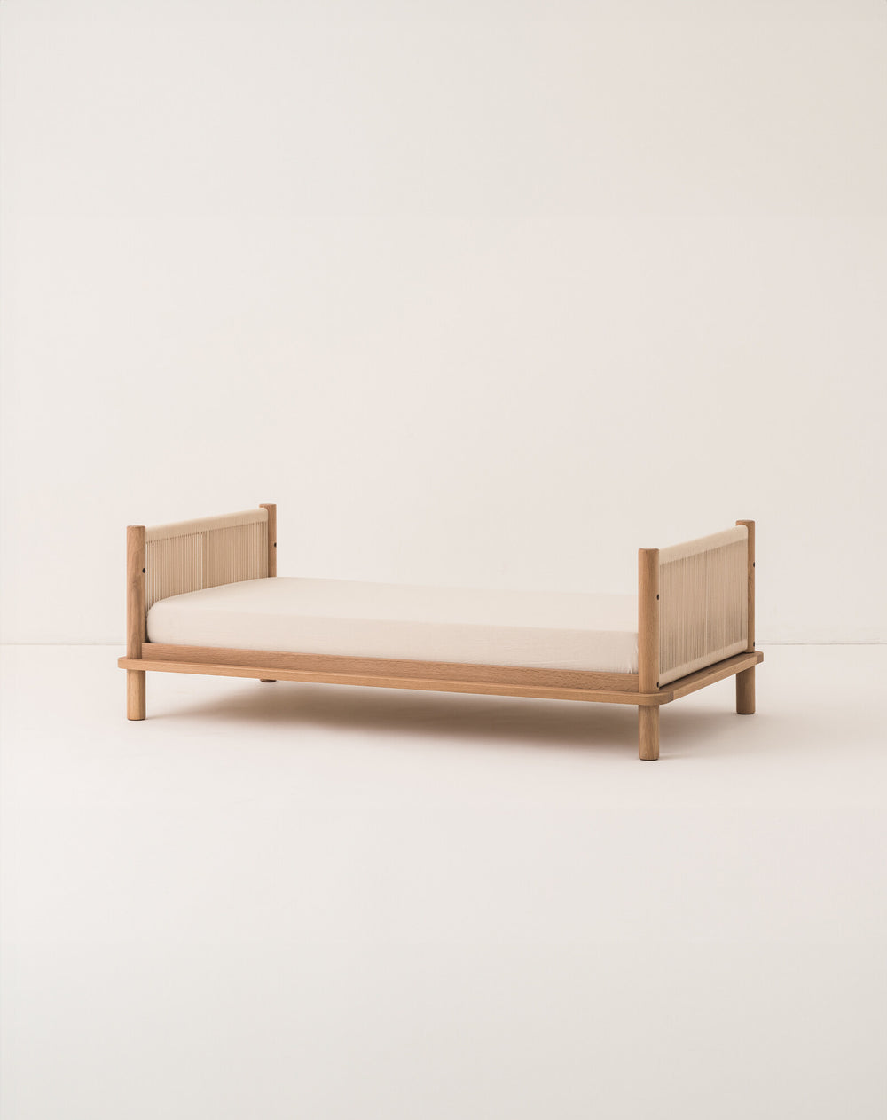 Cama junior de roble macizo Latitude
