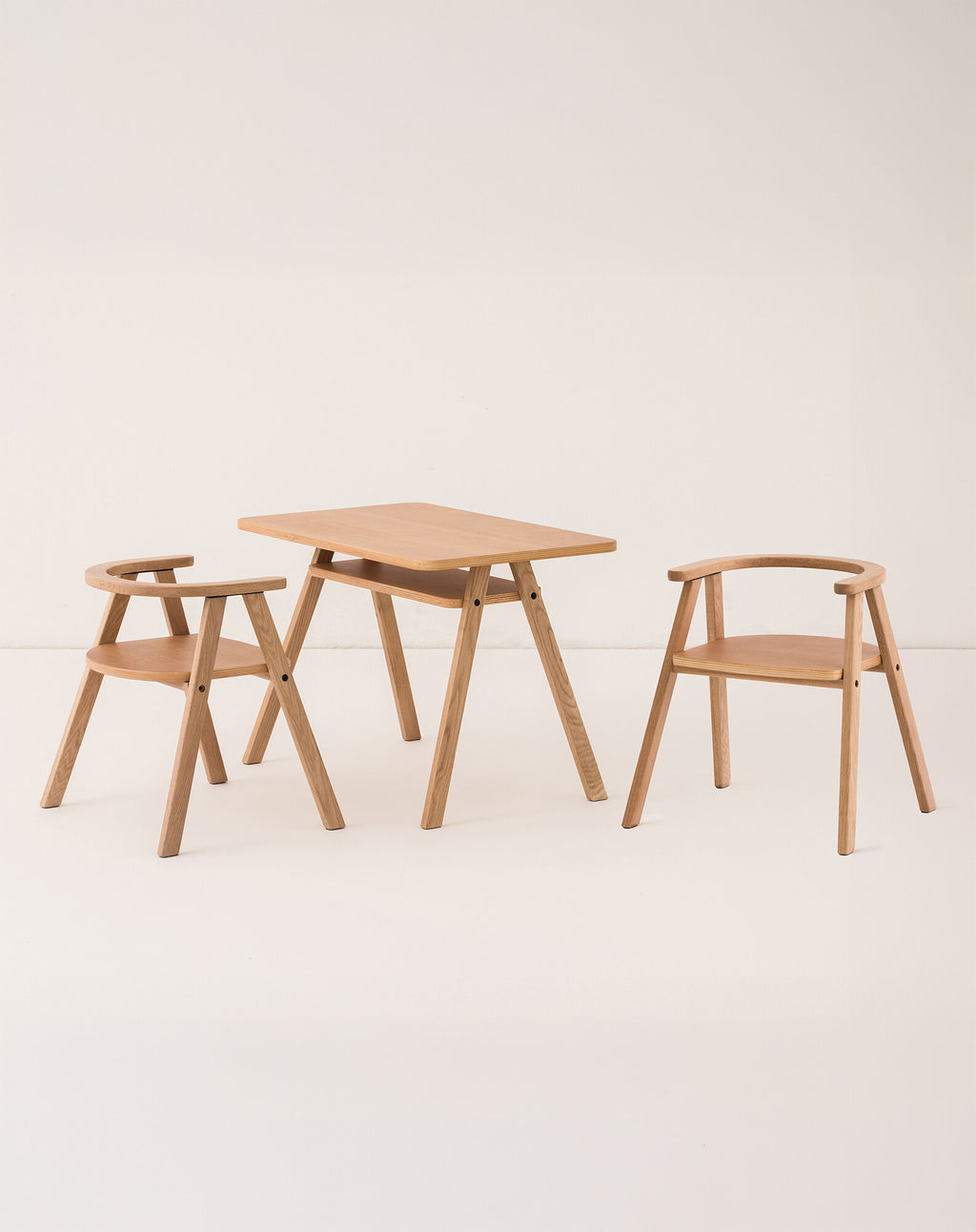 Conjunto mesa infantil con 2 sillas Growing Green