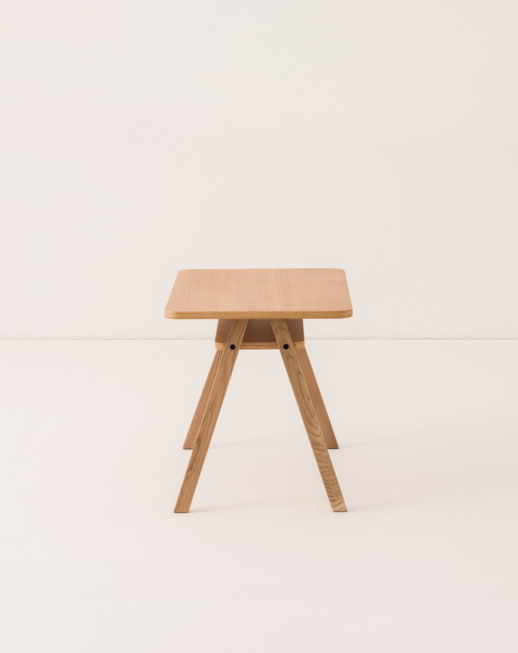 Conjunto mesa infantil con 2 sillas Growing Green