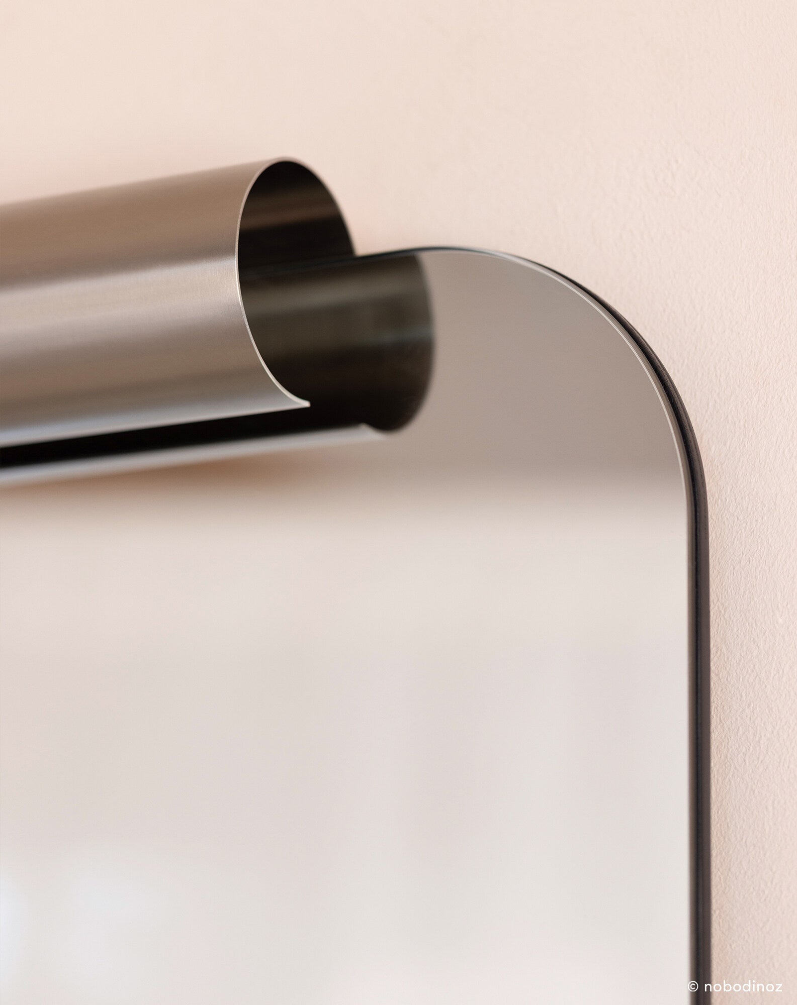 Miroir Roll en acier brossé