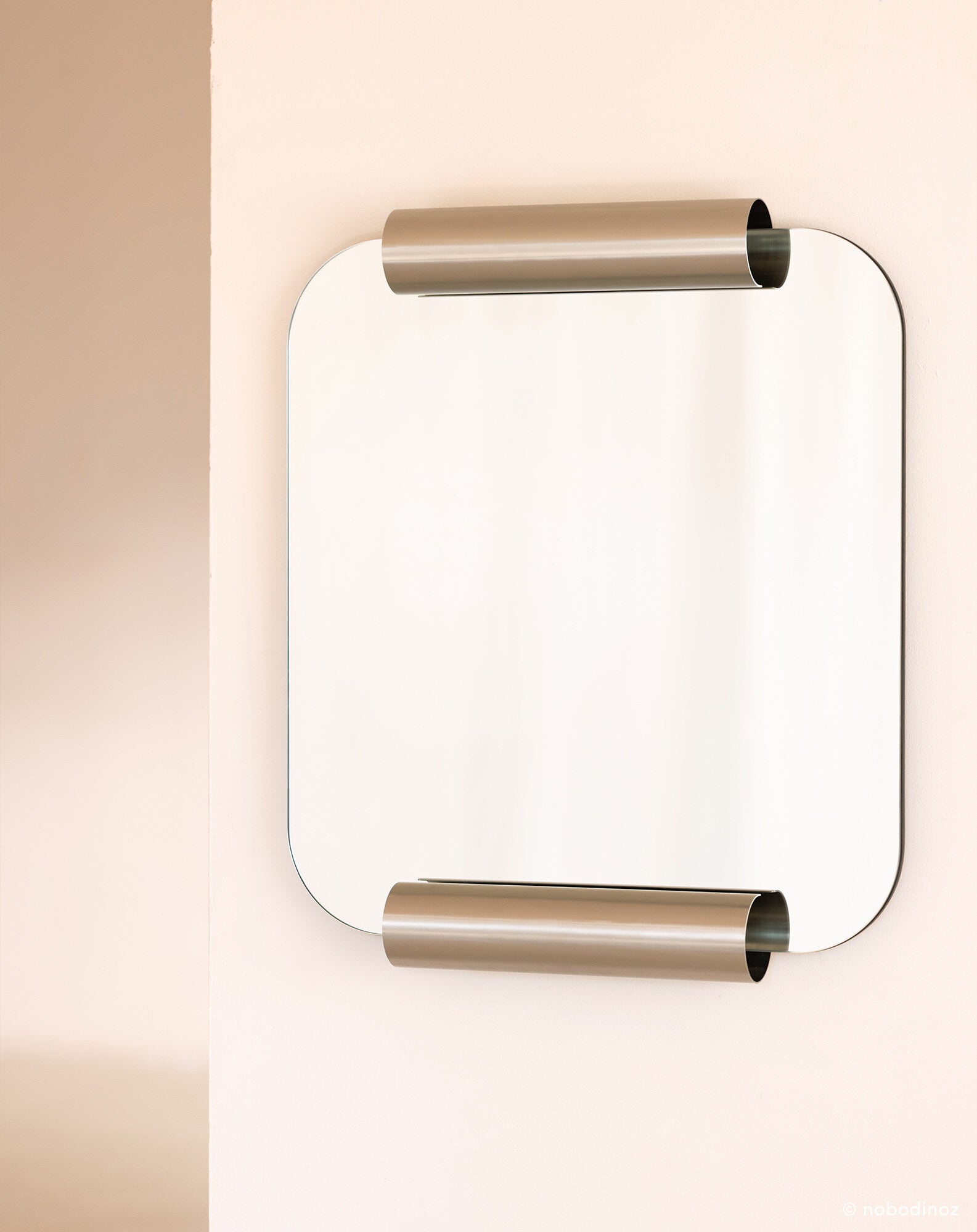Miroir Roll en acier brossé
