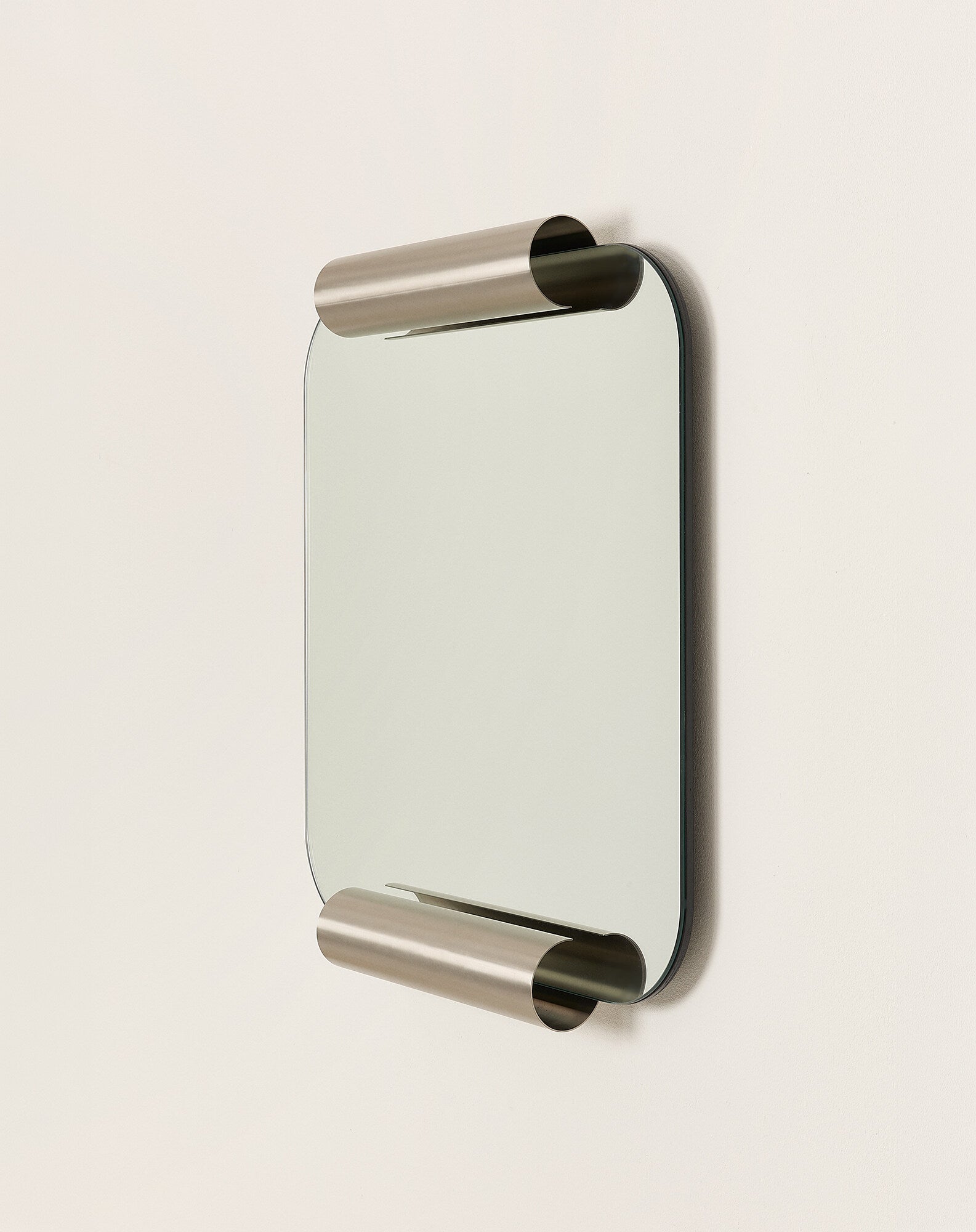 Miroir Roll en acier brossé