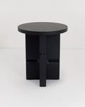 Taburete y mesa auxiliar de madera pintada noon