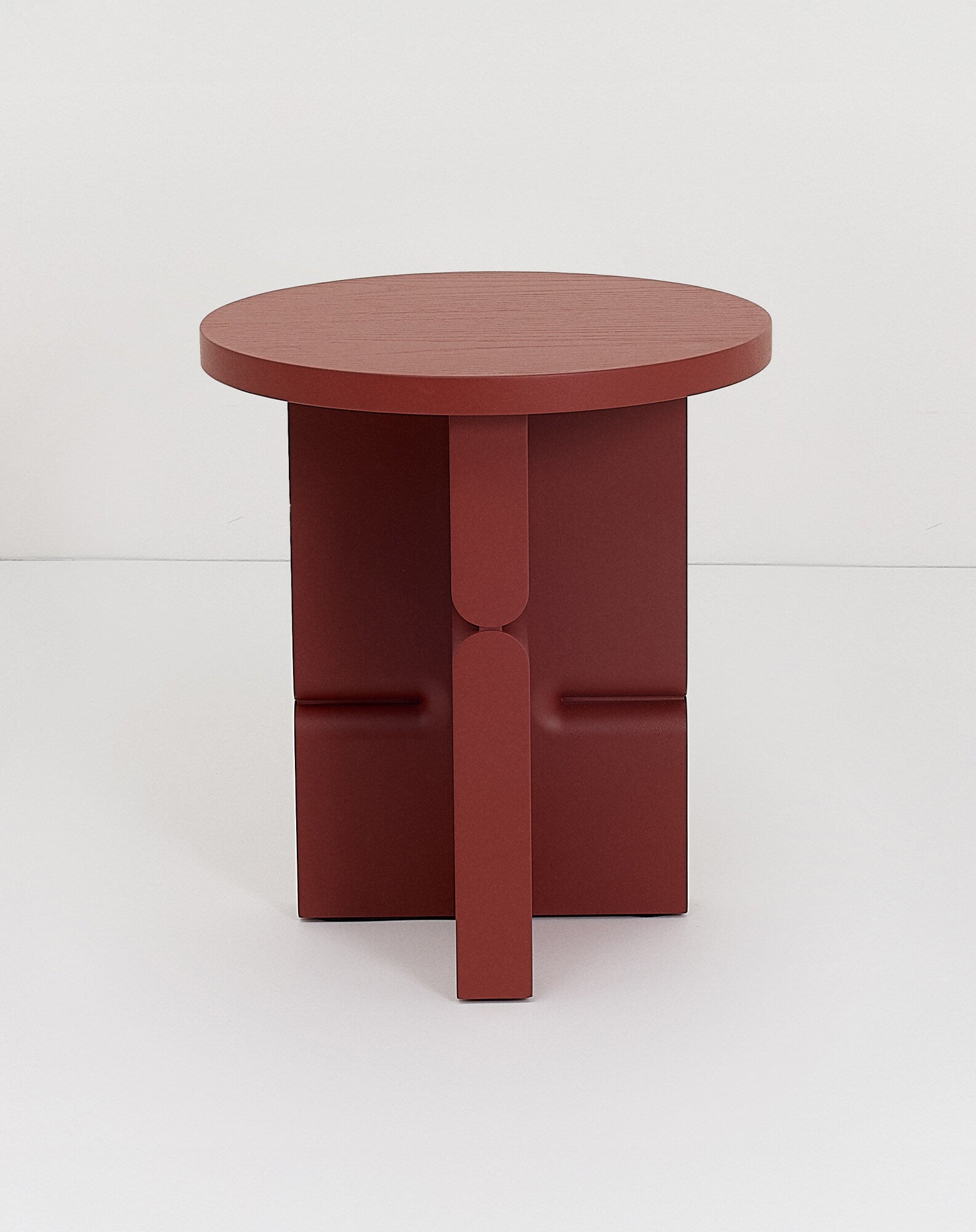 Tabouret et table d'appoint en bois peint noon