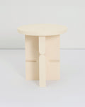 Taburete y mesa auxiliar de madera pintada noon