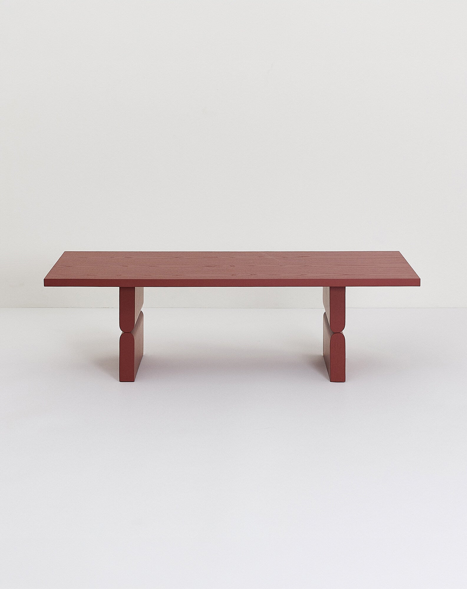 Table basse en bois peint noon