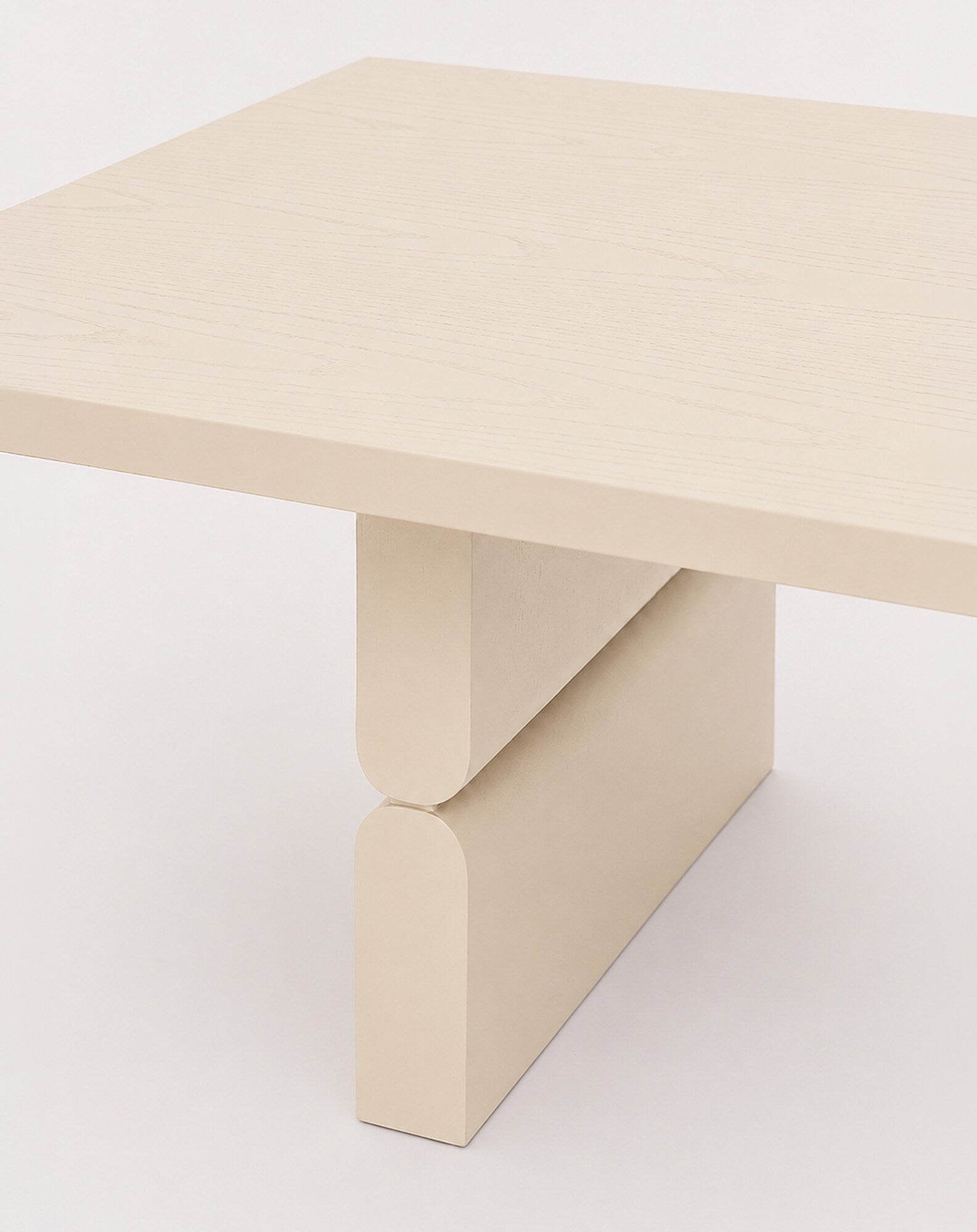 Table basse en bois peint noon