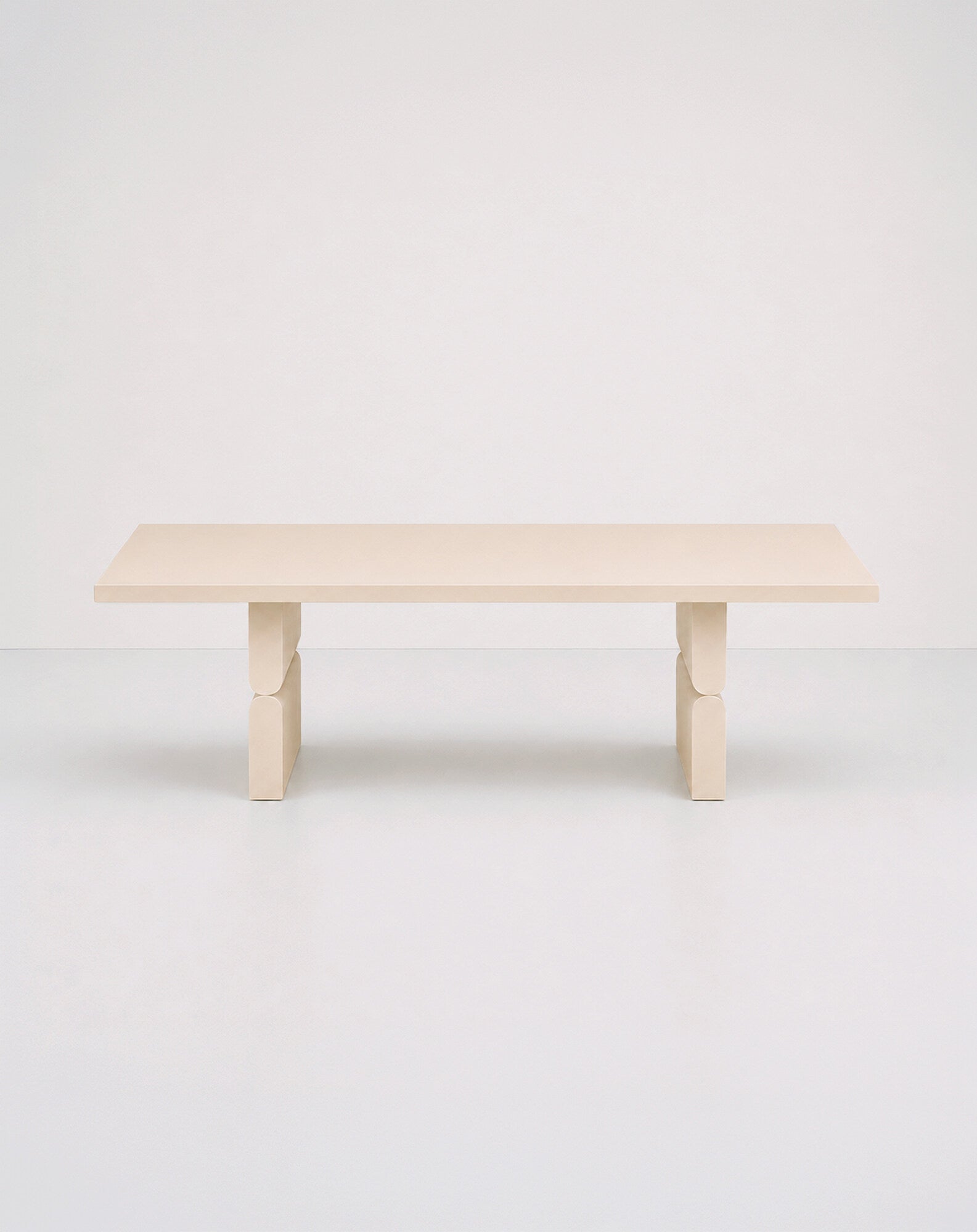 Table basse en bois peint noon