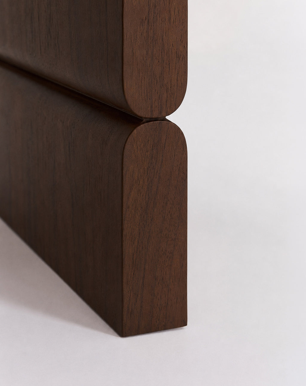 Table basse en bois teinté noon