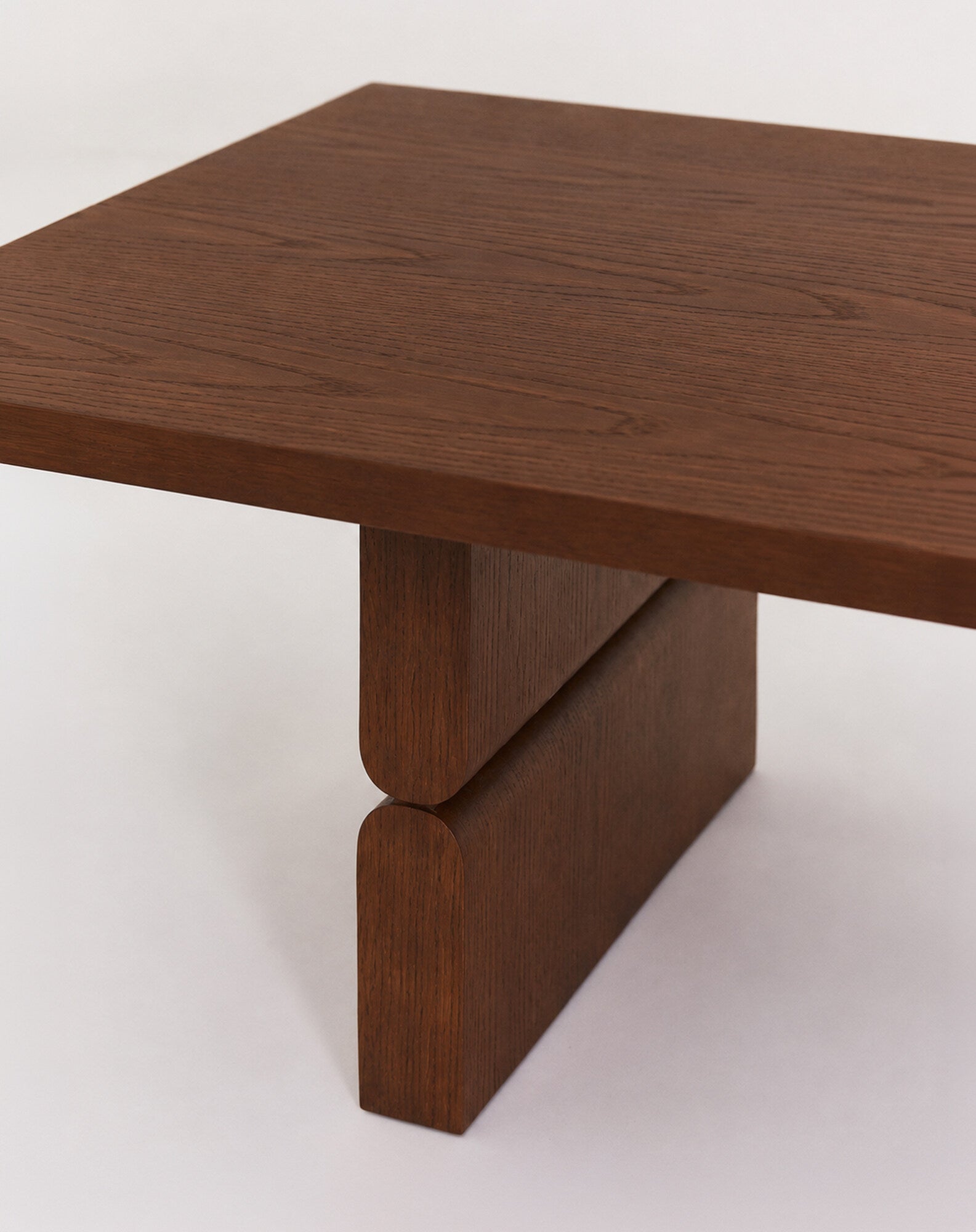 Table basse en bois teinté noon
