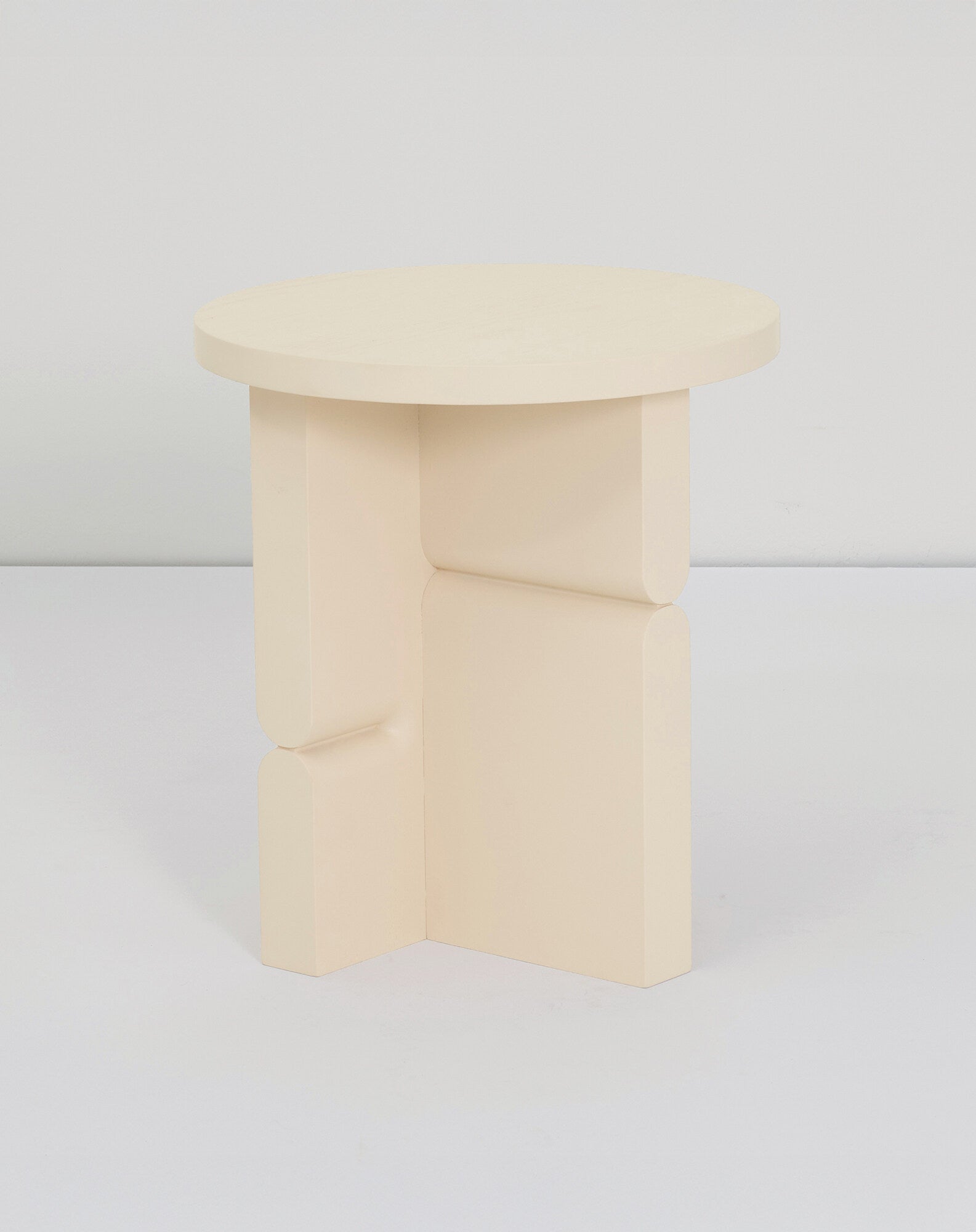 Tabouret et table d'appoint en bois peint noon