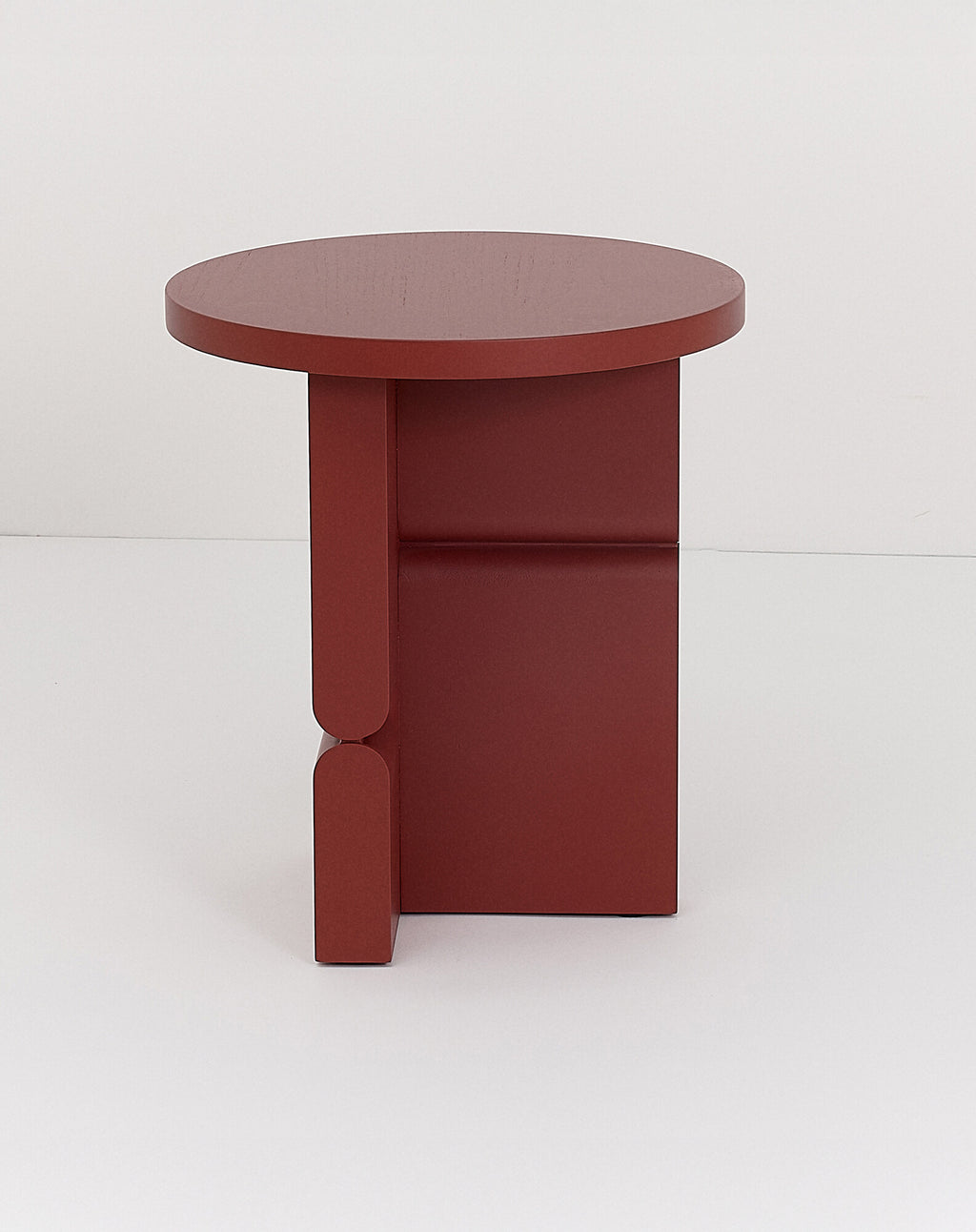 Tabouret et table d'appoint en bois peint noon