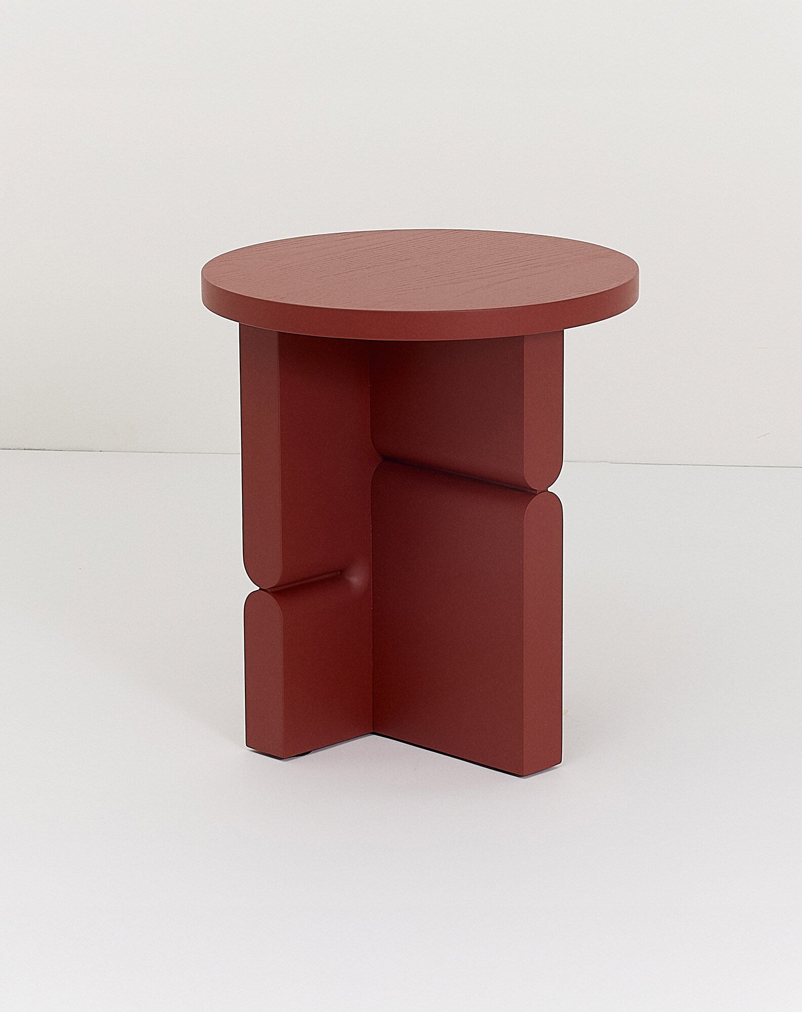 Tabouret et table d'appoint en bois peint noon