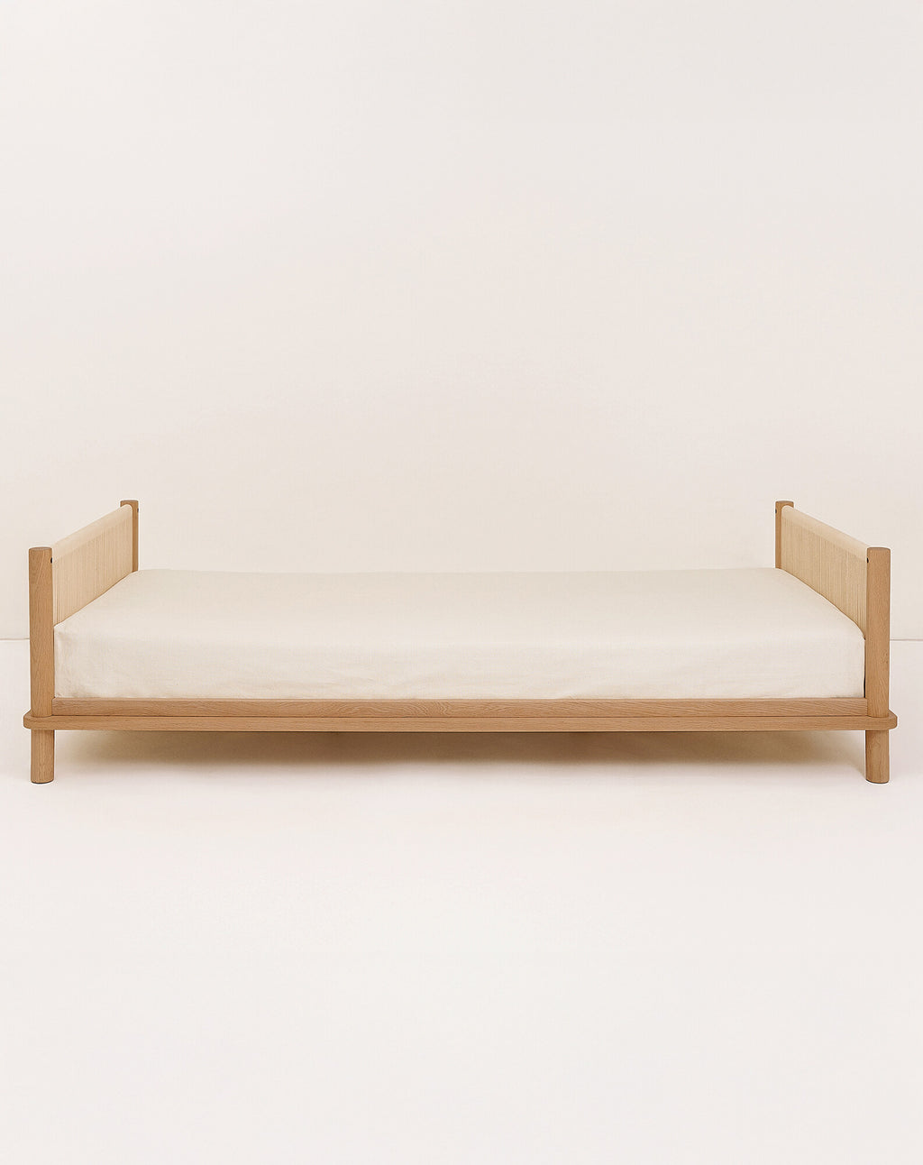 Cama individual de roble macizo Latitude