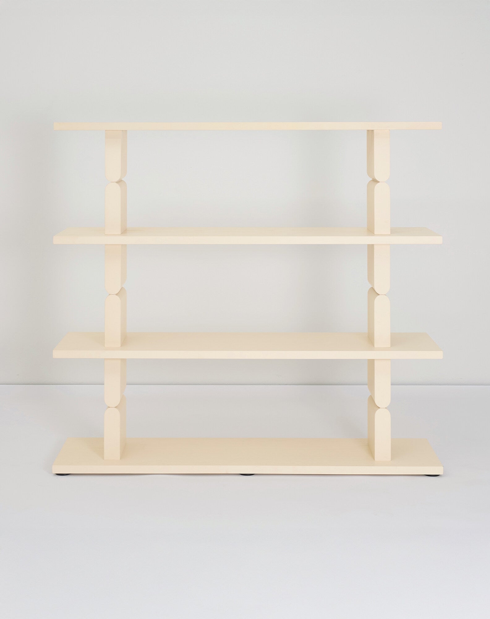 Bibliothèque en bois peint noon