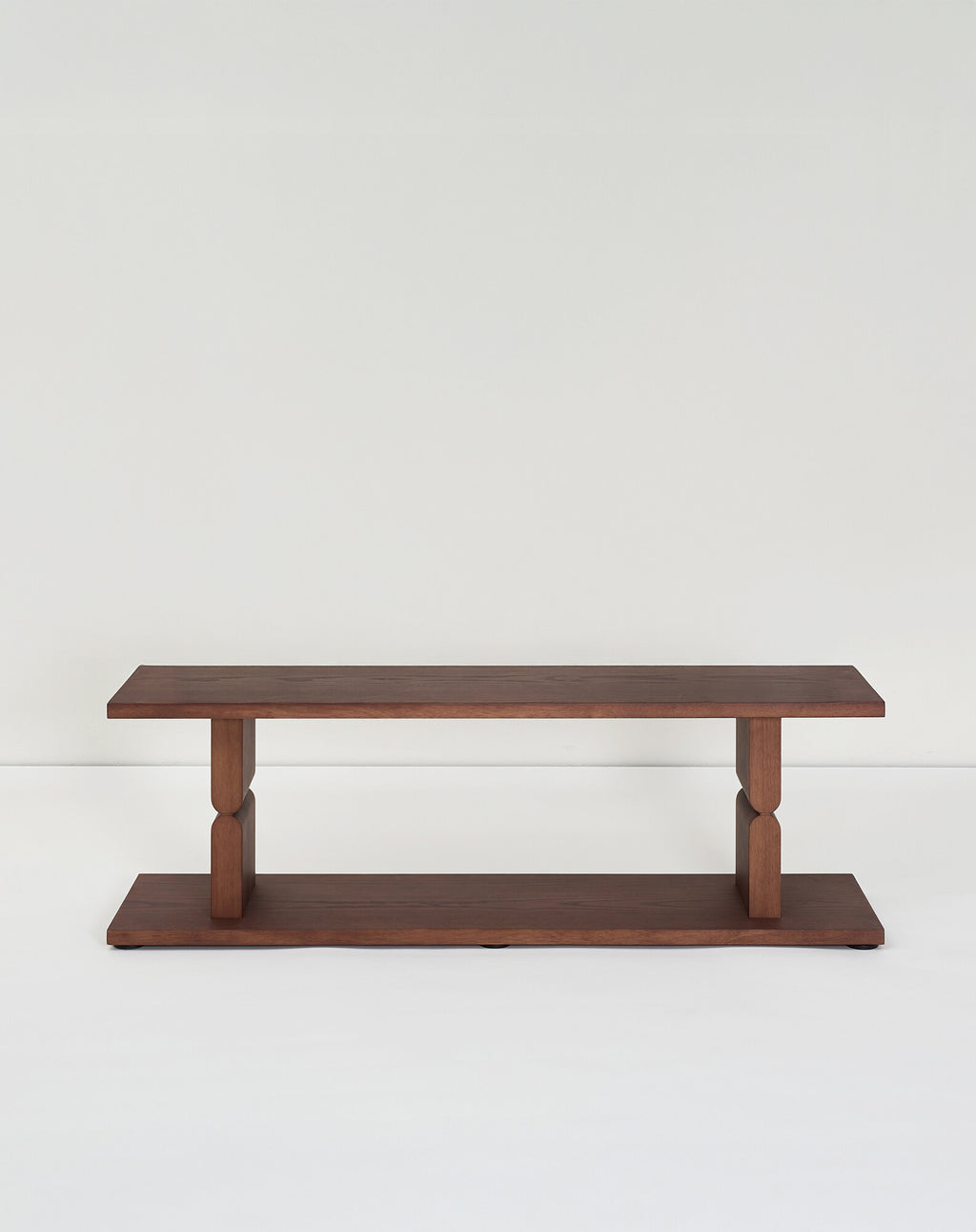 Estantería de madera tintada noon