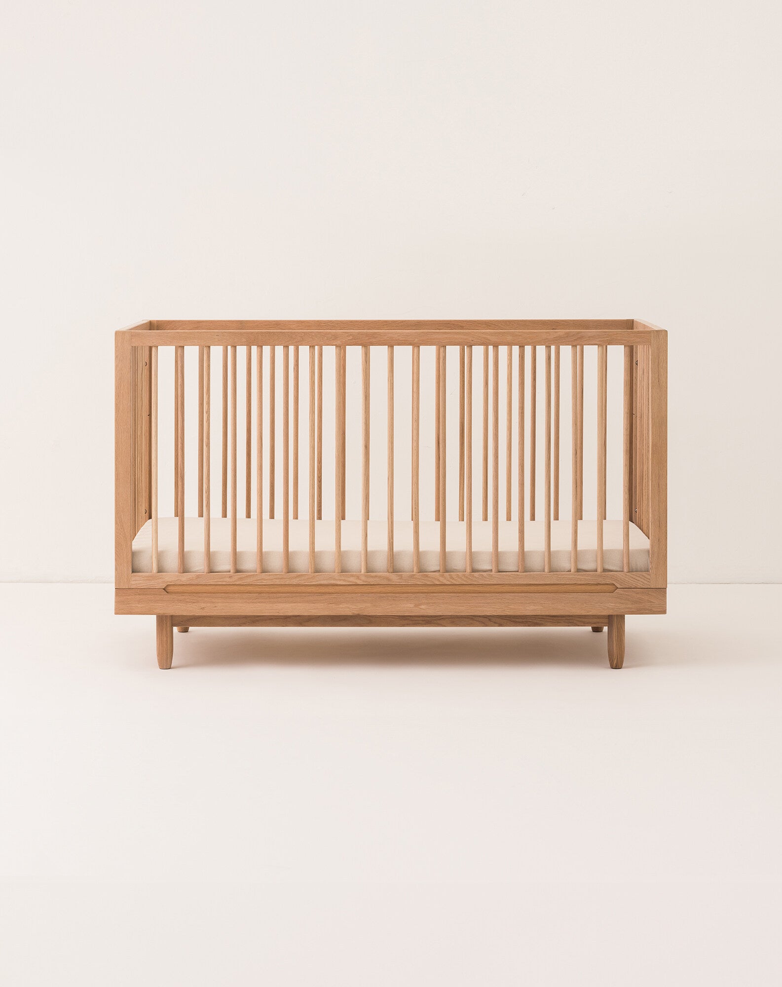 Lit bébé évolutif en chêne massif + Kit de conversion en lit junior Pure