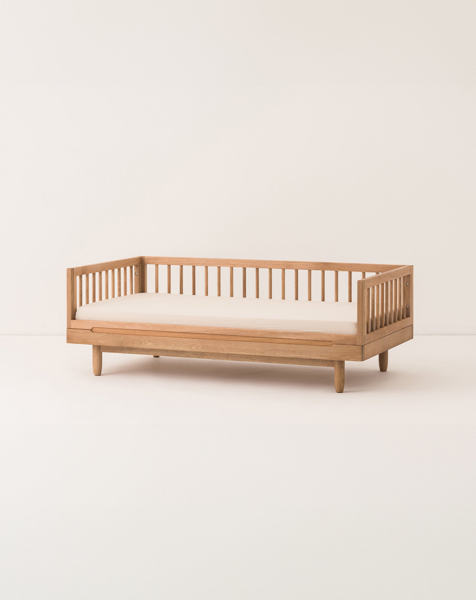 Cuna evolutiva de roble macizo + Kit de conversión en cama junior Pure