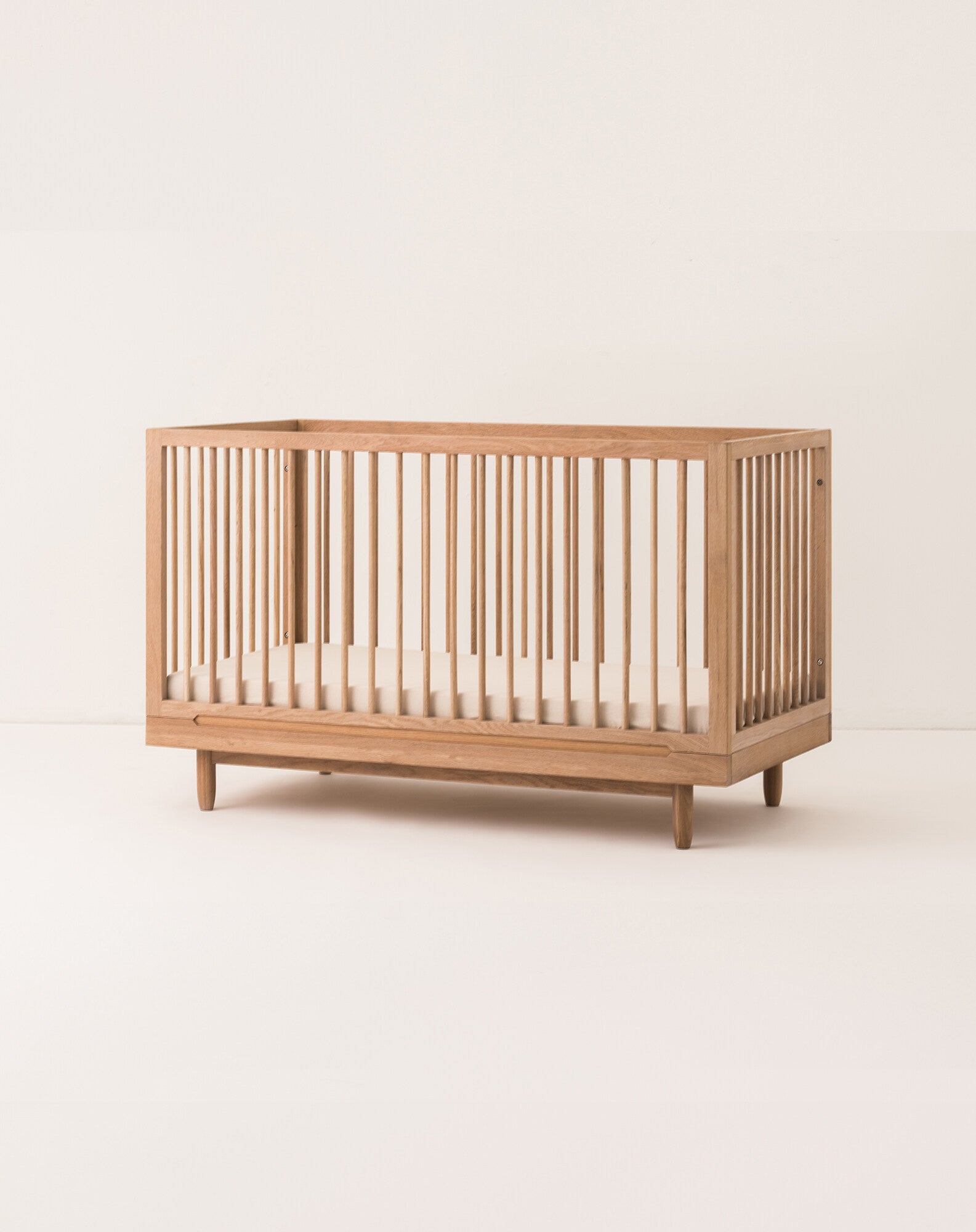 Lit bébé évolutif en chêne massif + Kit de conversion en lit junior Pure
