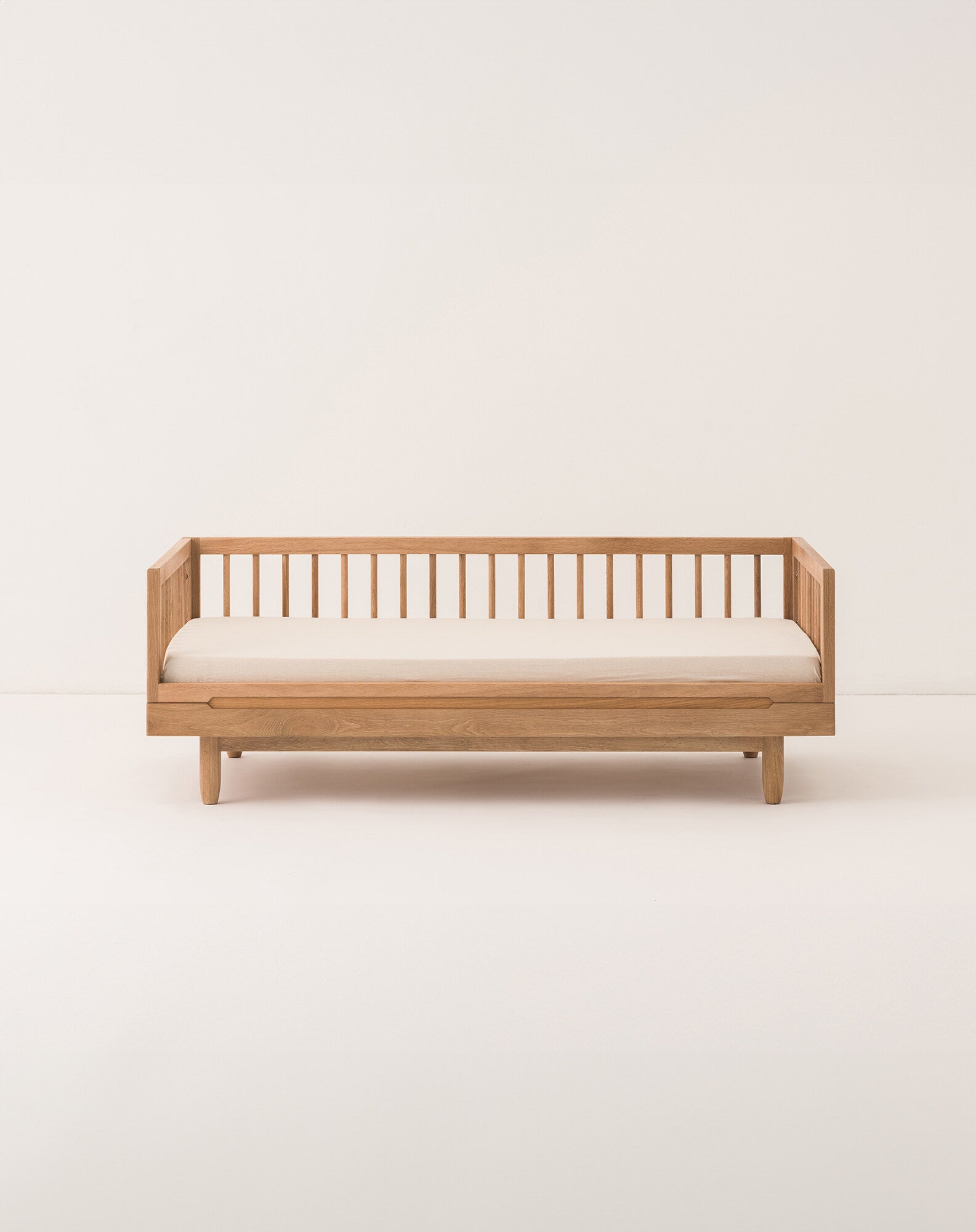 Lit bébé évolutif en chêne massif + Kit de conversion en lit junior Pure