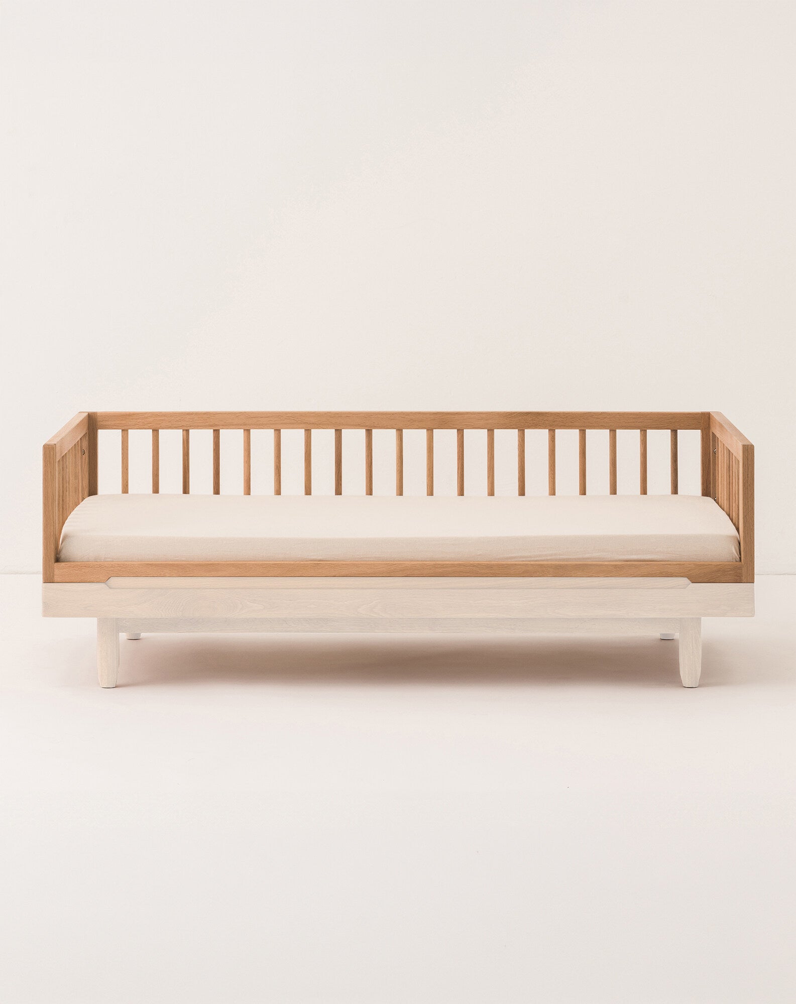 Lit bébé évolutif en chêne massif + Kit de conversion en lit junior Pure