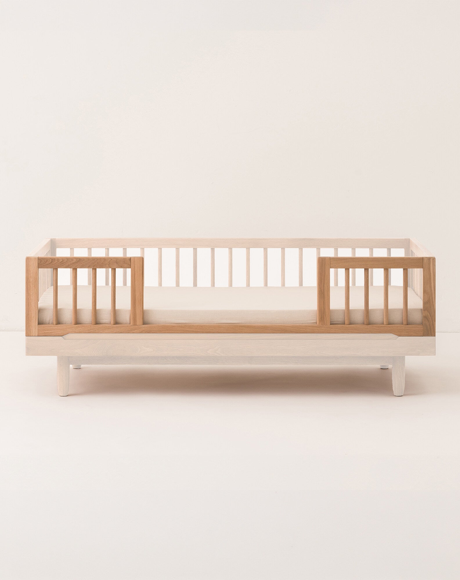 Safety bed barrier in solid oak Pure
