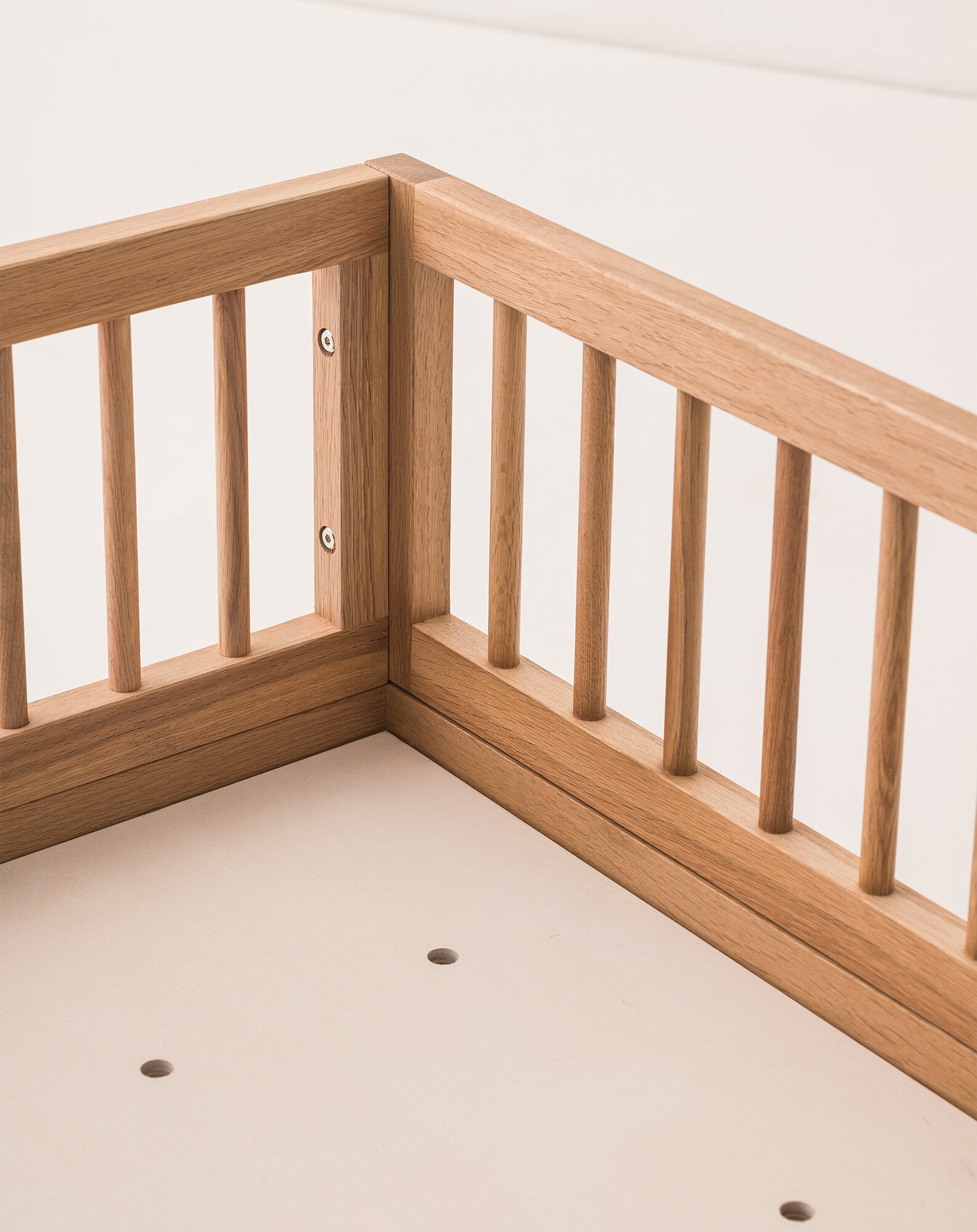 Safety bed barrier in solid oak Pure