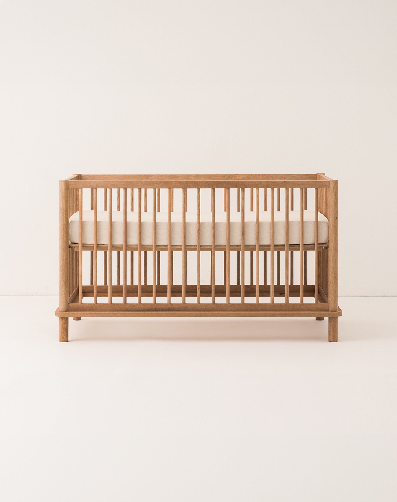 Lit bébé évolutif en bois de chêne massif Latitude